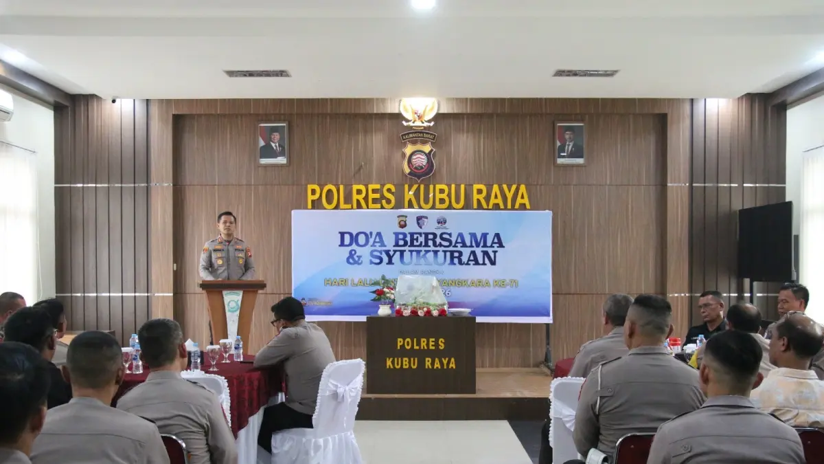 Doa bersama dan syukuran guna memperingati Hari Lalu Lintas Bhayangkara ke-71 di Aula Mapolres Kubu Raya, Selasa (22/9).