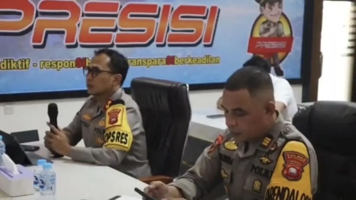 Kapolres Ketapang, AKBP Putra Pratama, memberikan arahan kepada seluruh Kapolsek melalui zoom meeting, Senin (21/9) sore. (ISTIMEWA)