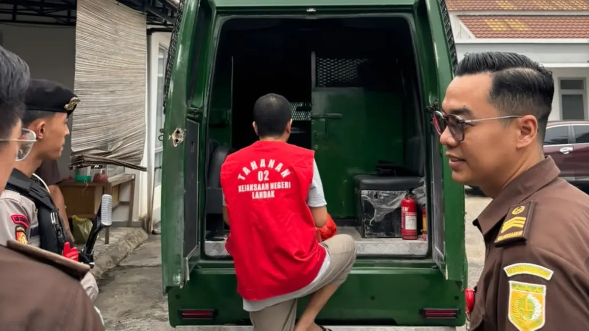 Kejari Landak menerima pelimpahan tersangka VP atas kasus pembunuhan istri di BTN Bali Permai Ngabang, pada Selasa (22/9). (KEJARI LANDAK)