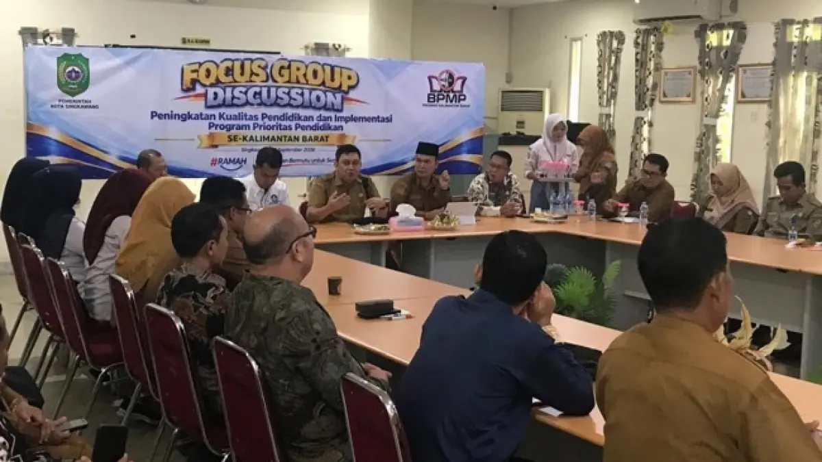 Para kepala disdikbud kabupaten/kota se-Kalbar dalam Focus Group Discussion (FGD) di Aula Kartini Disdikbud Kota Singkawang, baru-baru ini.