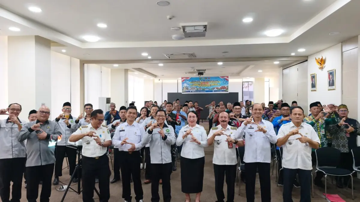 Wakil Bupati Sanggau Susana Herpena membuka Dialog Kebangsaan Lintas Agama yang digelar FKUB Kabupaten Sanggau di Wisma Negara PLBN Entikong, Rabu (23/9). (AGUNG RAJALI SAPUTRA/PONTIANAK POST)