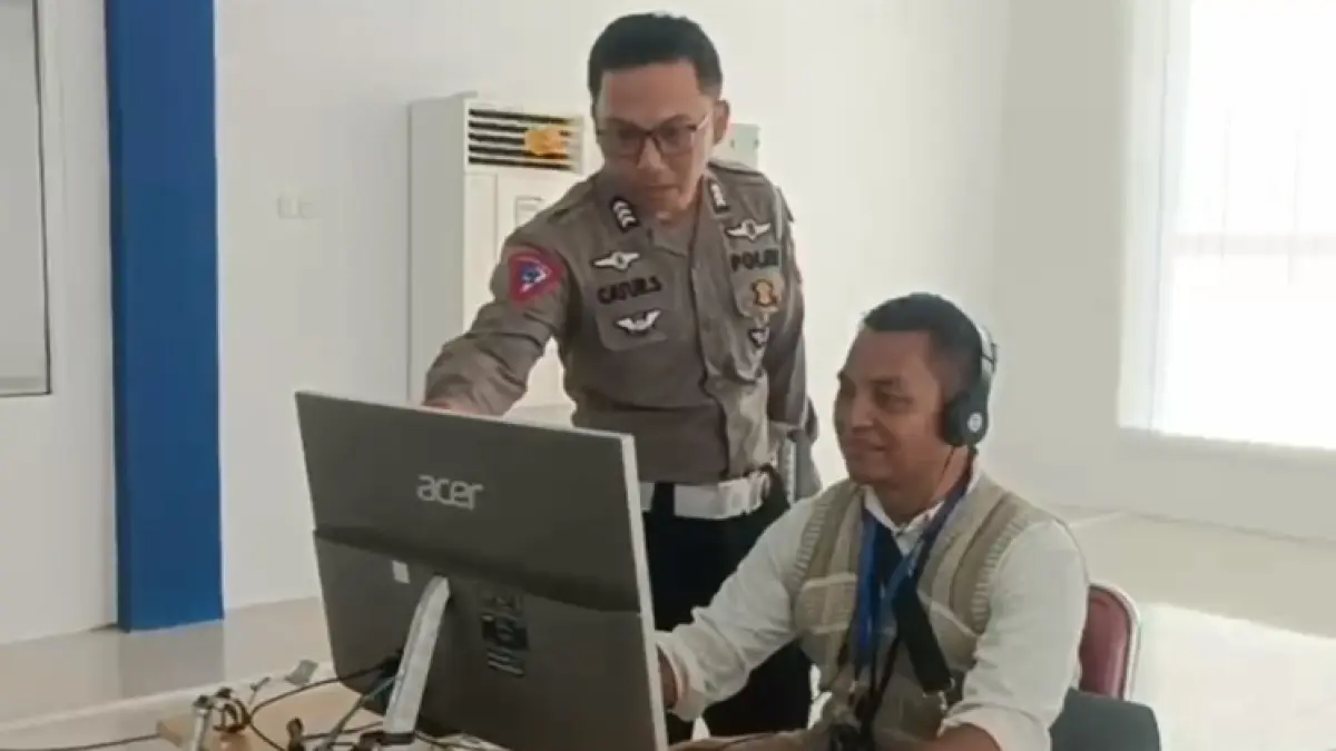 Warga penyandang disabilitas mengikuti ujian untuk mendapatkan SIM di Satpas Polres Landak. Layanan khusus bagi pemohon SIM D dan D1 ini resmi hadir sejak Senin (21/9).  (HUMAS POLRES LANDAK)