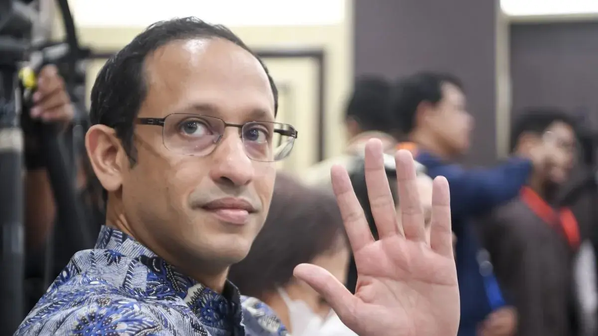 Terdakwa kasus dugaan korupsi pengadaan Chromebook dalam program digitalisasi pendidikan di Kemendikbudristek Nadiem Anwar Makarim melambaikan tangannya sebelum menjalani sidang banding atas vonisnya di Pengadilan Tinggi DKI Jakarta, Jakarta, Rabu (12/8/2026). (Antara)