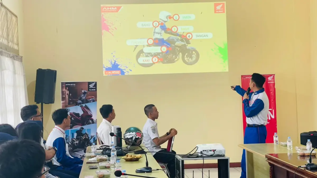 Astra Motor (Asmo) Kalimantan Barat berkolaborasi dengan Dinas Perhubungan (Dishub) Mempawah menggelar edukasi keselamatan berkendara di Mempawah, Rabu (16/9).