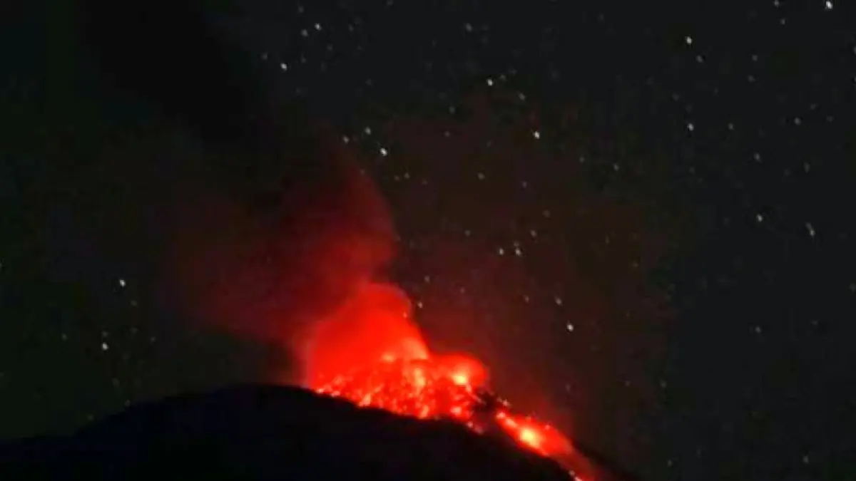 Erupsi Ile Lewotolok di Lembata. (ANTARA/Ho-PPG Ile Lewotolok)