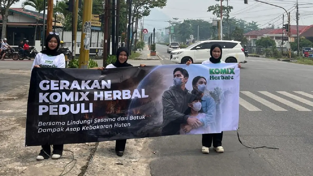 Gerakan Komix Herbal Peduli, Bagikan Masker dan Edukasi Kesehatan di Tengah Kabut Asap Singkawang