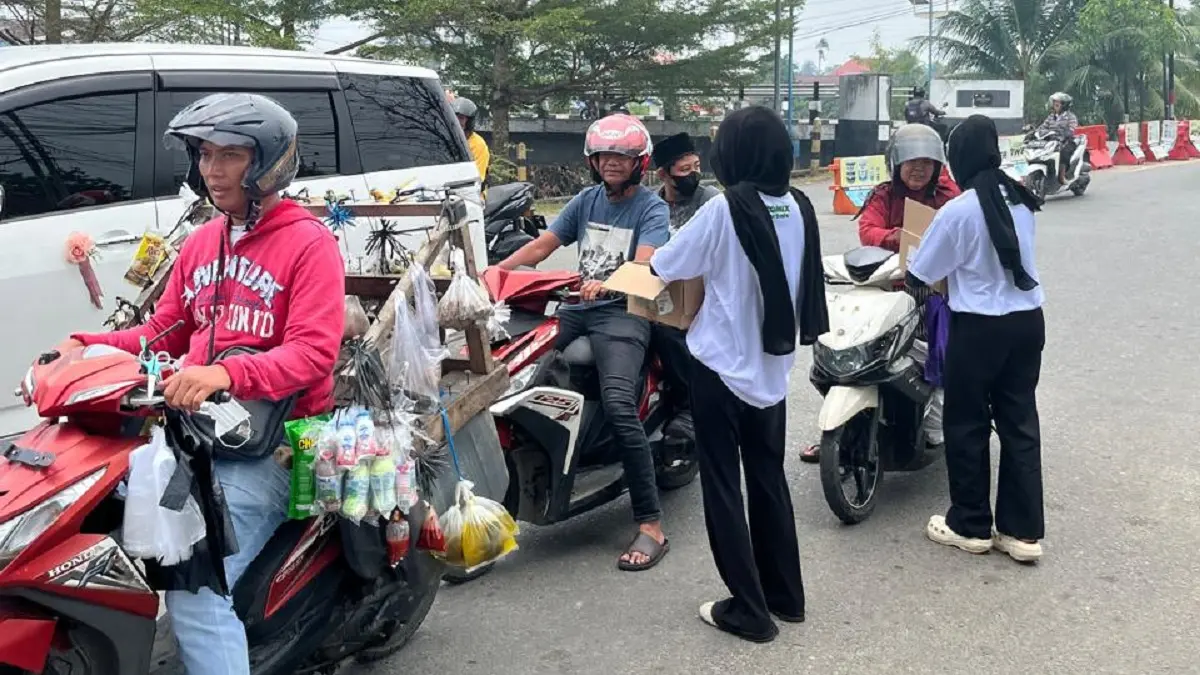 Gerakan Komix Herbal Peduli, Bagikan Masker dan Edukasi Kesehatan di Tengah Kabut Asap Singkawang