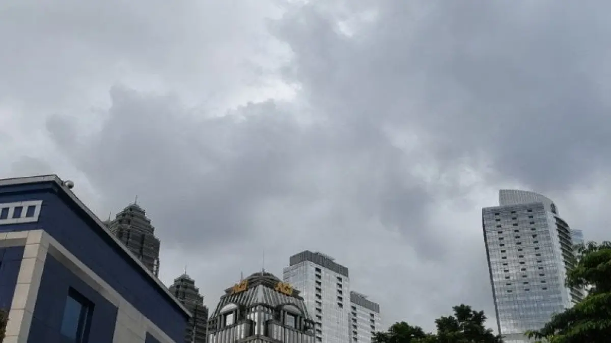 Ilustrasi - Cuaca berawan di kawasan Sudirman Central Business District (SCBD) Jakarta Selatan. (ANTARA/Ilham Kausar)