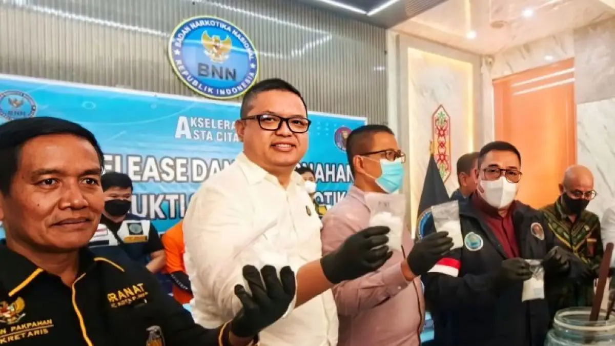 Jajaran BNNP Kalteng menunjukkan barang bukti sebelum dilakukan pemusnahan, Palangka Raya, Kamis (24/9/2026). (ANTARA/Rajib Rizali)