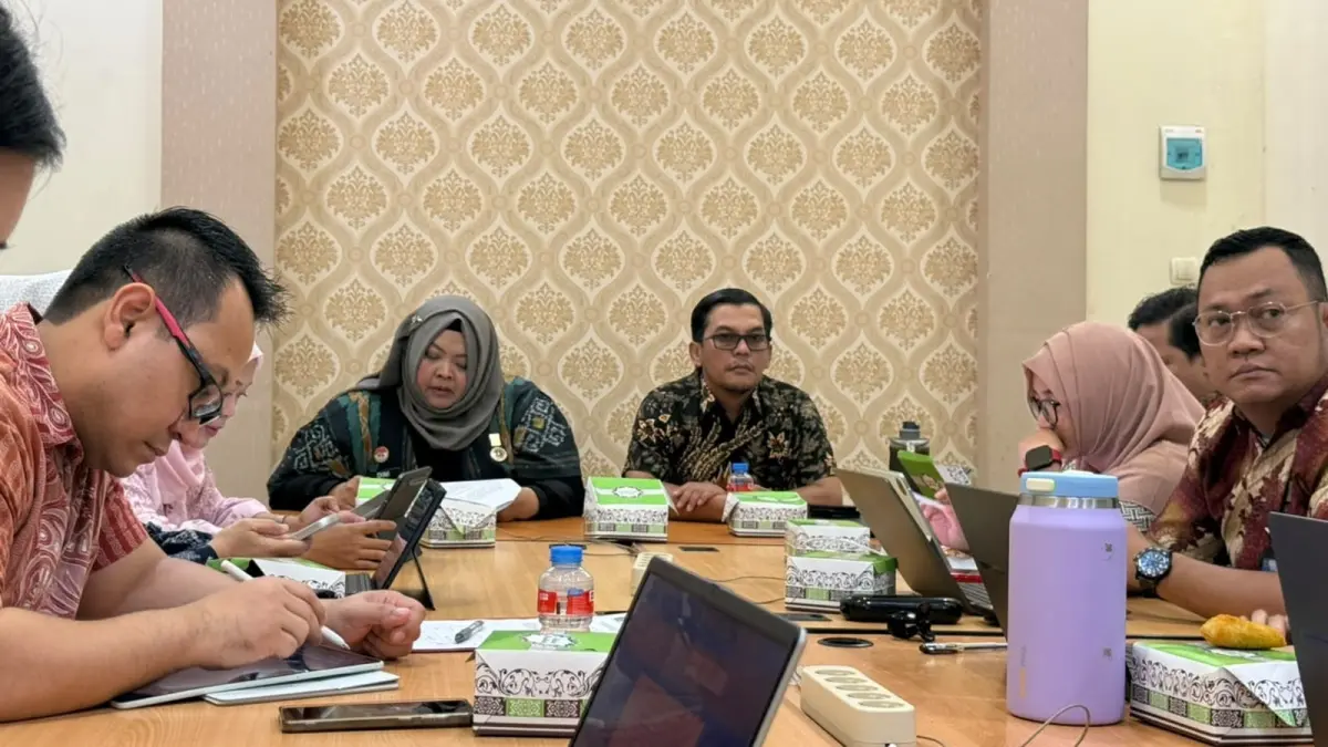 Kanwil Kemenkum Kalbar menggelar rapat harmonisasi raperbup Landak tentang Batas Desa pada Kamis (24/9). (DOK KANWIL KEMENKUM KALBAR)
