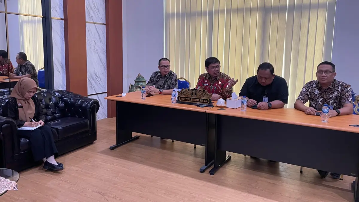 Kanwil Kemenkum Kalbar mengikuti Rapat Analisa dan Evaluasi Kinerja Kementerian Hukum B09 Tahun 2026 secara hibrida, Kamis (24/9). (DOK KANWIL KEMENKUM KALBAR)