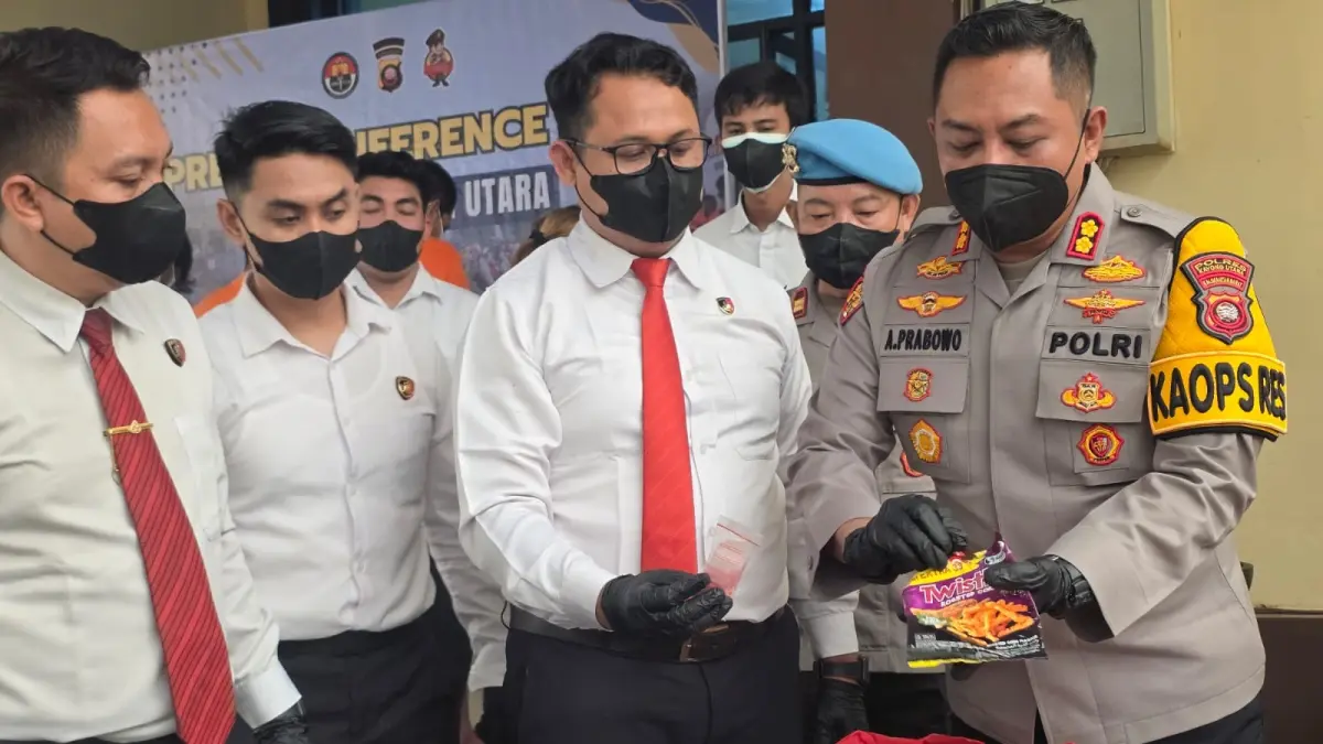 Kapolres Kayong Utara AKBP Adi Prabowo pada konferensi pers.