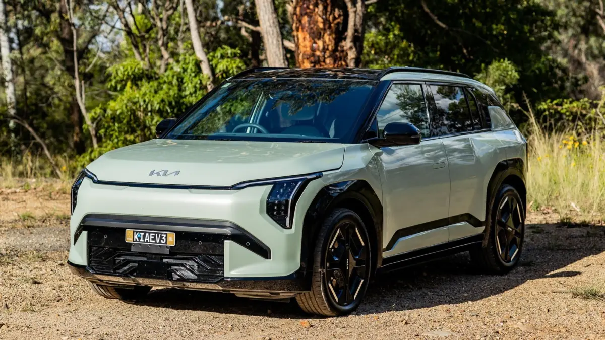 Kia EV3 2026 dibekali segudang fitur canggih. (CAR EXPERT)