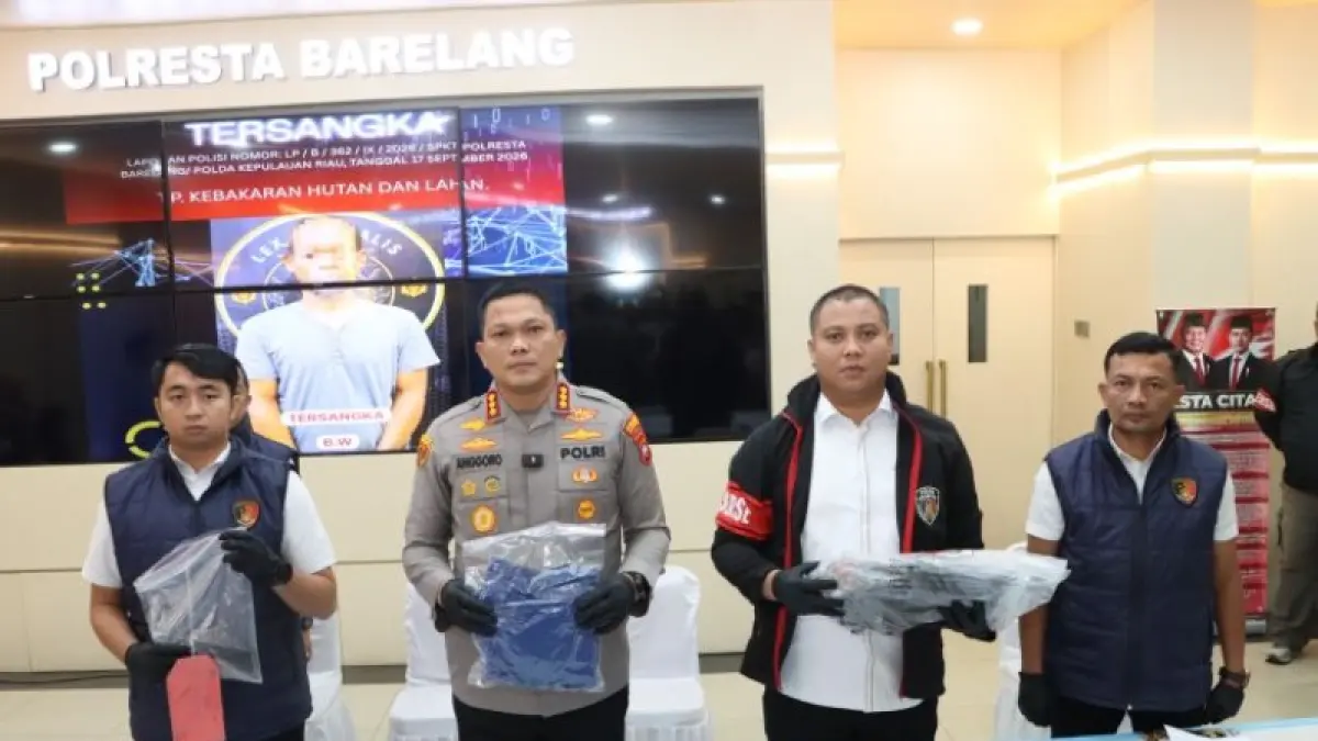 Konferensi Pers pengungkapan kasus pembakaran lahan sekitar 10 hektare di Daerah Tangkapan Air Tembesi oleh Polresta Barelang di Batam, Kepri, Selasa (22/9). (ANTARA/HO-Polresta Barelang)