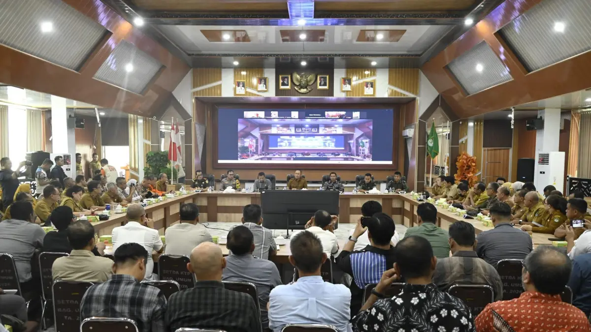 Rapat koordinasi lintas sektor yang digelar di Kantor Bupati Ketapang, Selasa (22/9). (ISTIMEWA)