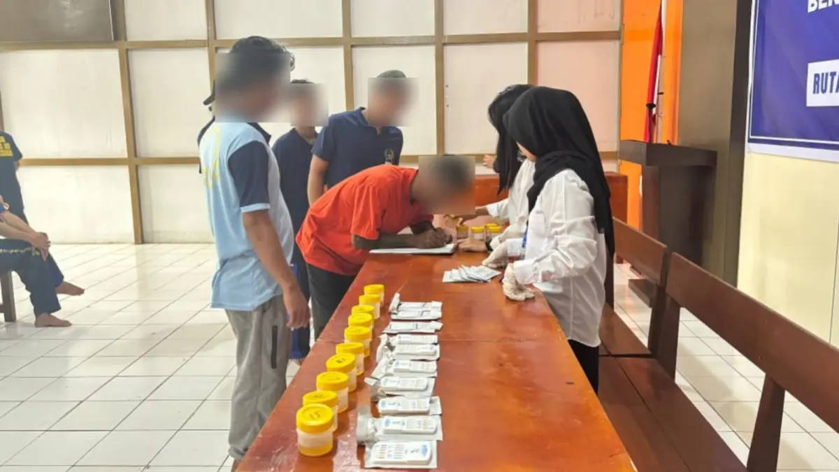 Rumah Tahanan Negara (Rutan) Kelas IIB Putussibau melakukan tes urine kepada warga binaannya secara mendadak. (ISTIMEWA)