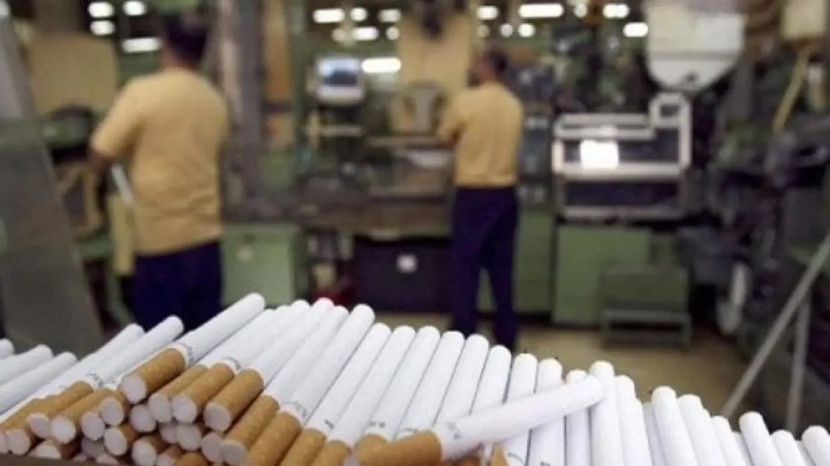 Ilustrasi produksi rokok. (Jawa Pos)
