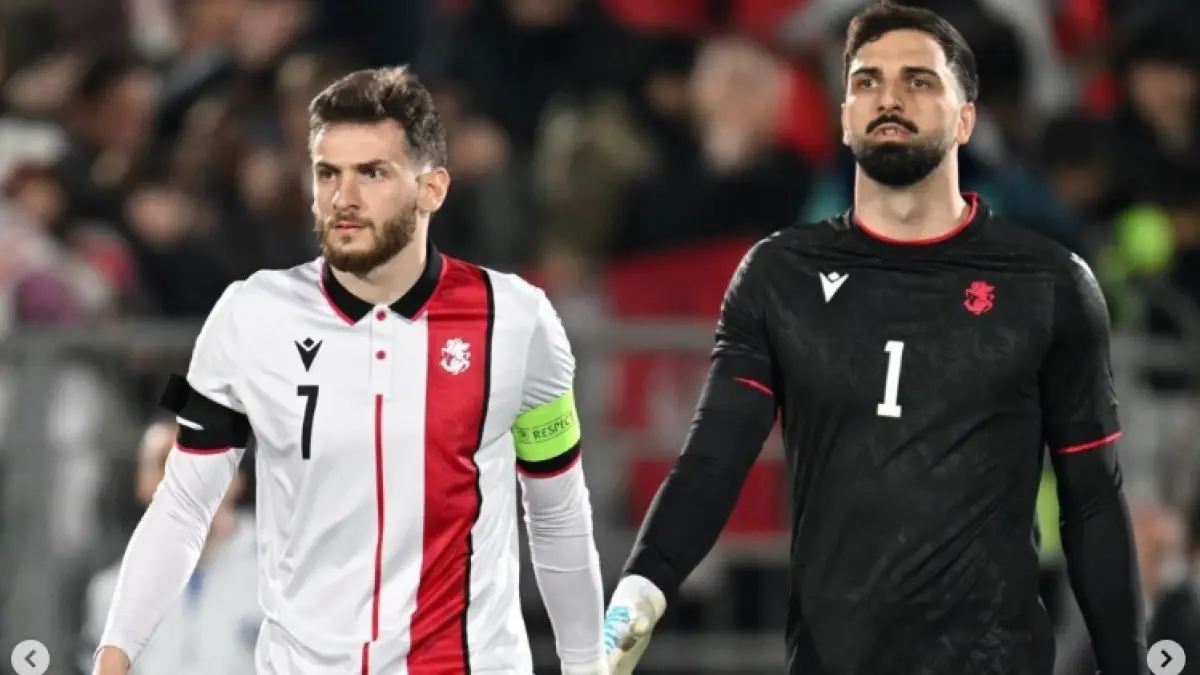Khvicha Kvaratskhelia (kiri) menjadi andalan Georgia saat menghadapi Irlandia Utara di UEFA Nations League. (IG@kvara7)