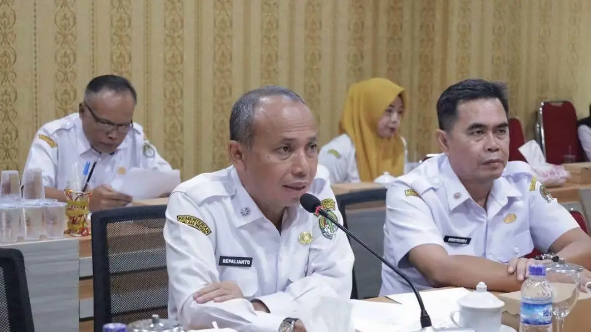 Sekda Ketapang, Repalianto, memaparkan draft rencana kerja sama dengan Yayasan Solidaridad Network Indonesia secara daring, Rabu (23/9). (ISTIMEWA)