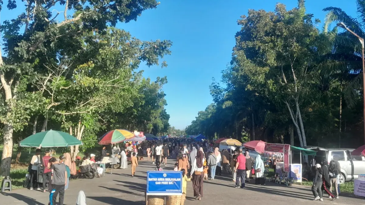 Sejumlah UKM memadati area Car Free Day (CFD) Sambas yang dilaksanakan bersama Dinas Perhubungan serta Dinas Koperasi, Usaha Mikro, Perindustrian dan Perdagangan.