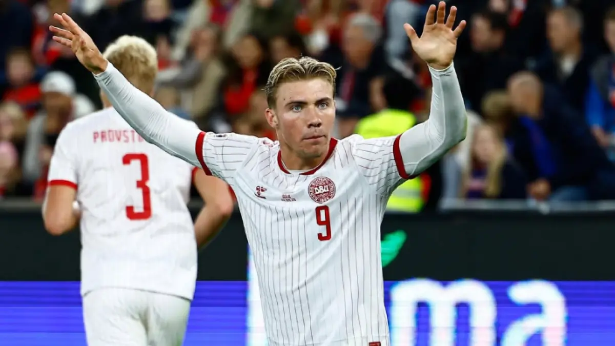 Rasmus Højlund menjadi tumpuan lini depan Denmark saat menghadapi Wales di UEFA Nations League 2026/2027. (IG@rasmus.hoejlund)