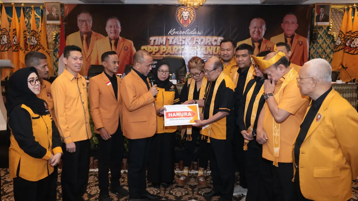 Tim taskforce DPP Hanura berfoto bersama pengurus DPD/DPC Hanura se Kalbar. (ISTIMEWA)