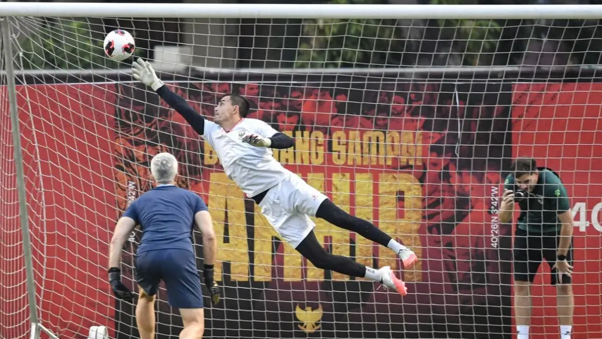 Emil Audero mengikuti sesi latihan Timnas Indonesia menjelang pertandingan melawan Malaysia pada FIFA ASEAN Cup 2026 di Jakarta. (Antara Foto)