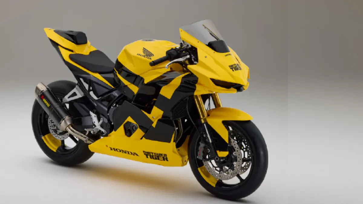 Honda dan Onitsuka Tiger memperkenalkan Mid Sports Concept dengan warna Tiger Yellow dan aksen garis hitam. (RESPONSE JP)