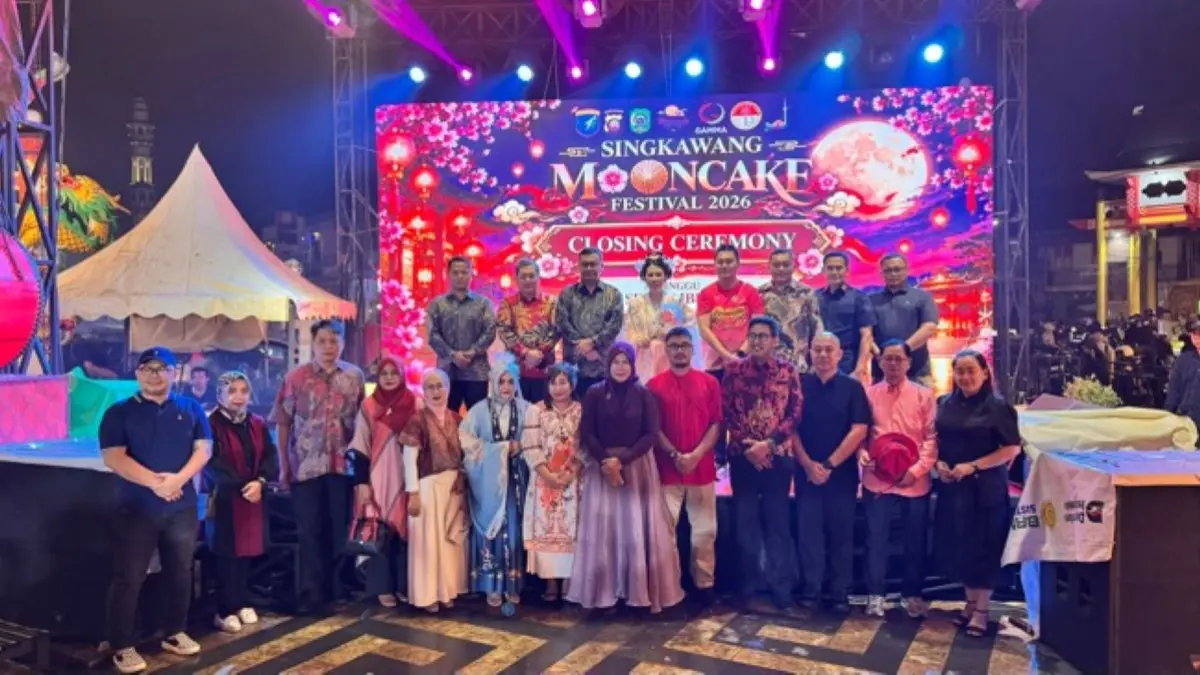 Jajaran Pemkot Singkawang dan panitia Mooncake Festival 2026 saat malam penutupan, Minggu (27/9/2026). (MC)