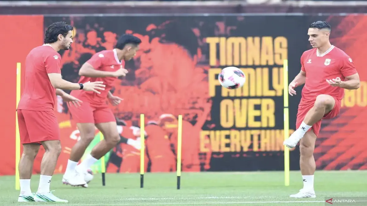 Timnas Indonesia latihan menjelang melawan Tim Nasional Malaysia pada Senin (28_9_2026) di Stadion Utama Gelora Bung Karno (SUGBK). (ANTARA)