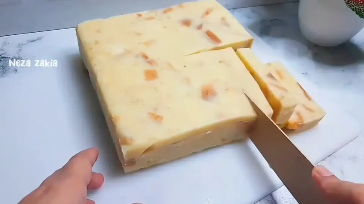 Kue kukus berbahan roti tawar bisa  menghasilkan tekstur lembut.