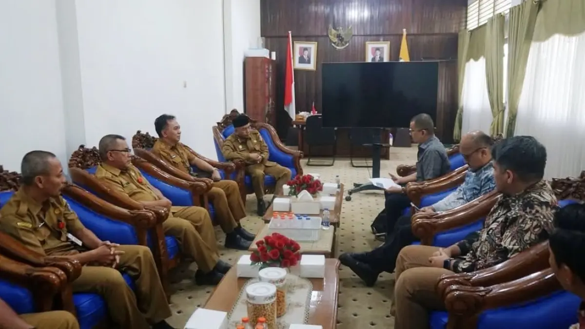 Wabup Mempawah, Juli Suryadi saat bertemu dengan Tim BPK