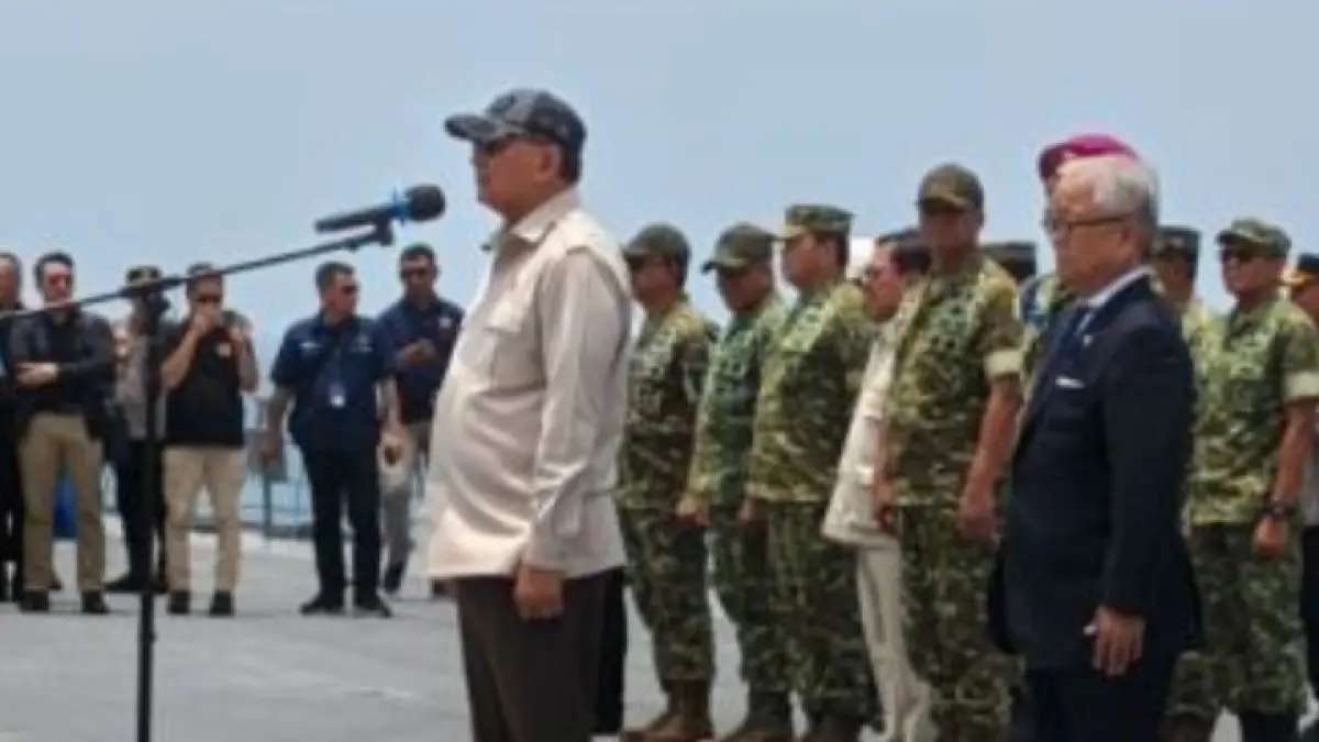 Menteri Pertahanan RI Sjafrie Sjamsoeddin melepas langsung pasukan JSDF dari kapal LST-03 Kunisaki.