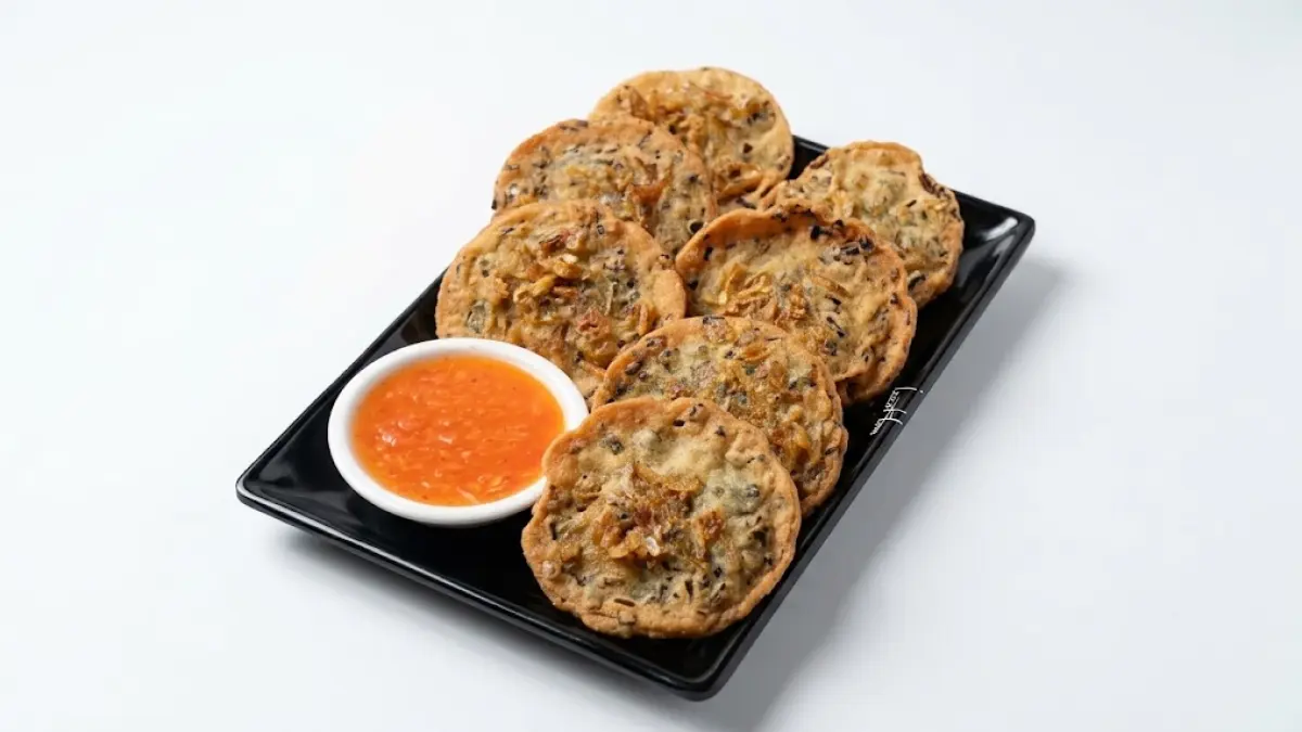 Bakwan Pontianak dan sambal encernya.