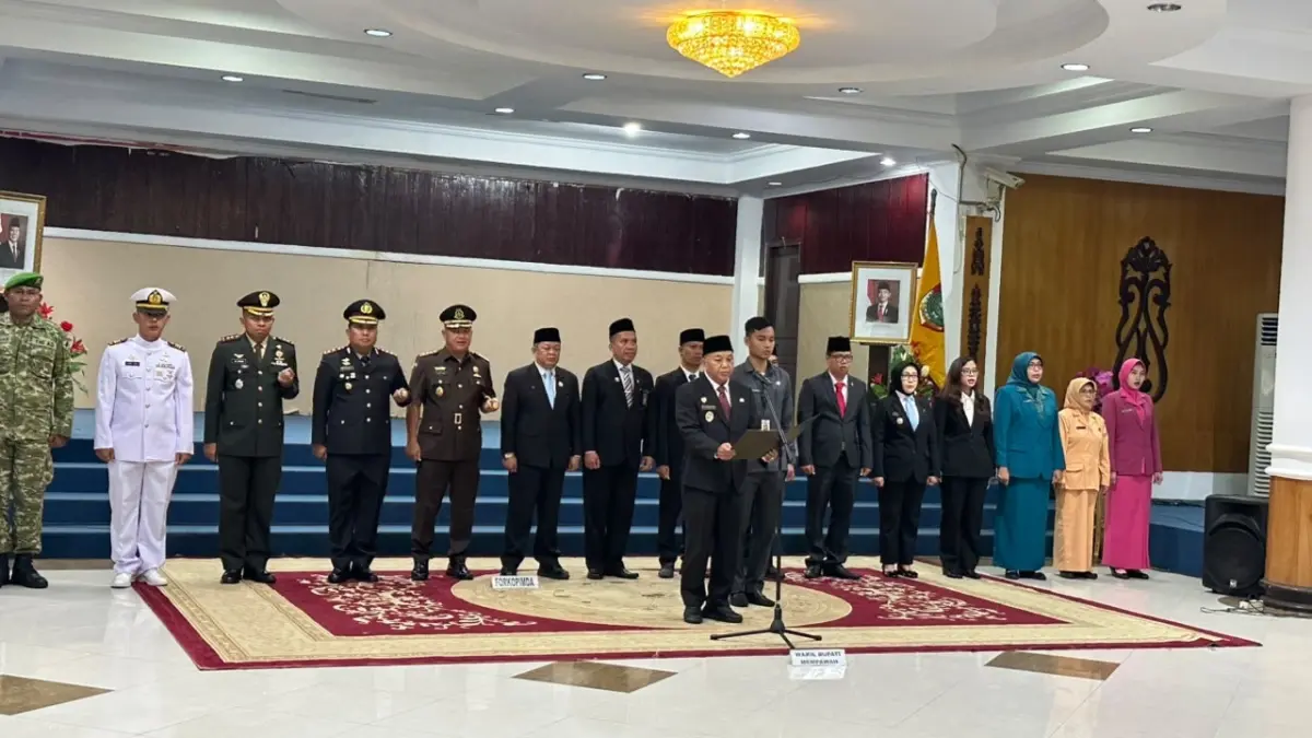 Wabup Mempawah, Juli Suryadi saat memimpin upacara peringatan Hari Kesaktian Pancasila.