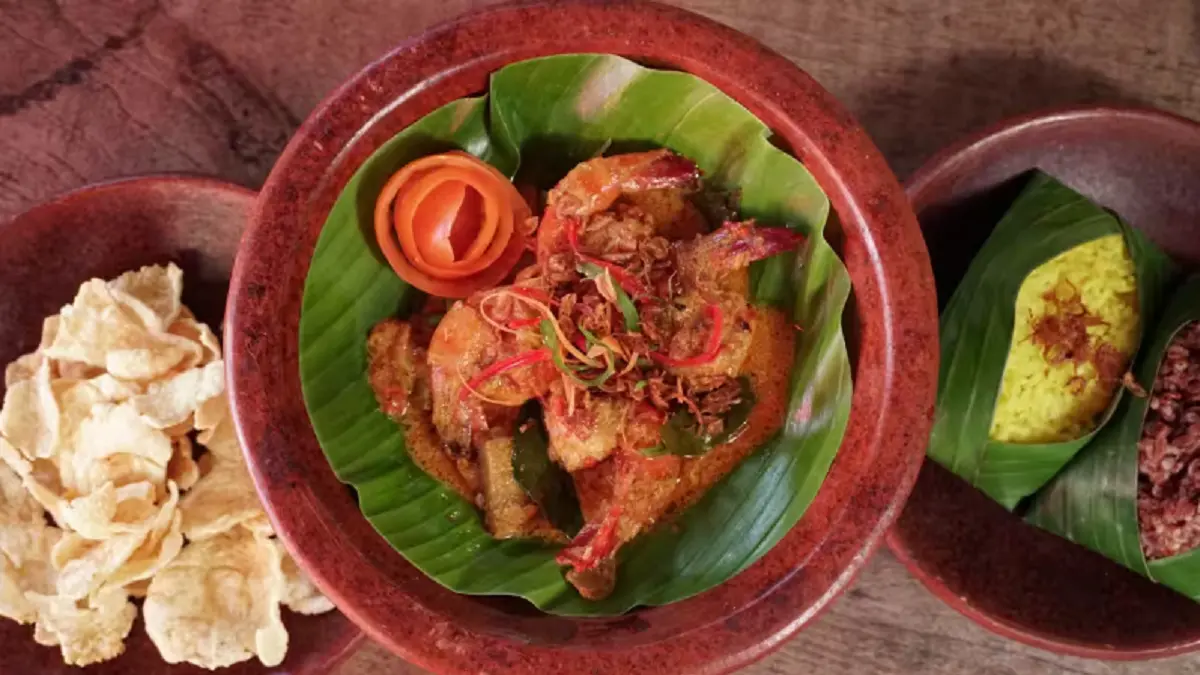 Resep Udang Bumbu Rujak ala Chef Pak Manik, nikmat disantap dengan nasi. (JOHANNES P KUSUMO/SBS)