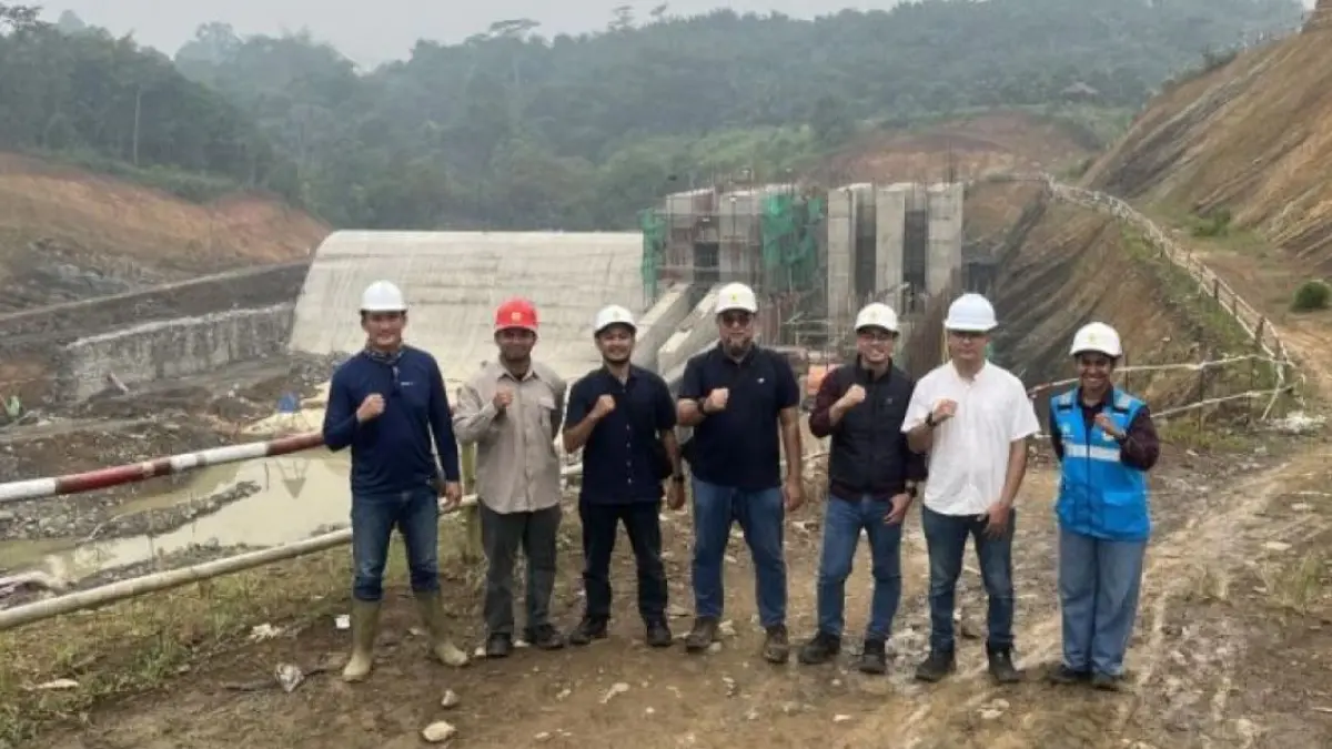 PT PLN (Persero) Unit Induk Pembangunan Kalimantan Bagian Barat (UIP KLB) melalui Unit Pelaksana Proyek Kalimantan Bagian Barat 1 (UPP KLB 1) meninjau progres pembangunan Independent Power Producer (IPP) Pembangkit Listrik Tenaga Minihidro (PLTM) Setanggi berkapasitas 2 x 2,5 megawatt (MW) di Desa Lembang, Kecamatan Sanggau Ledo, Kabupaten Bengkayang. (PLN)