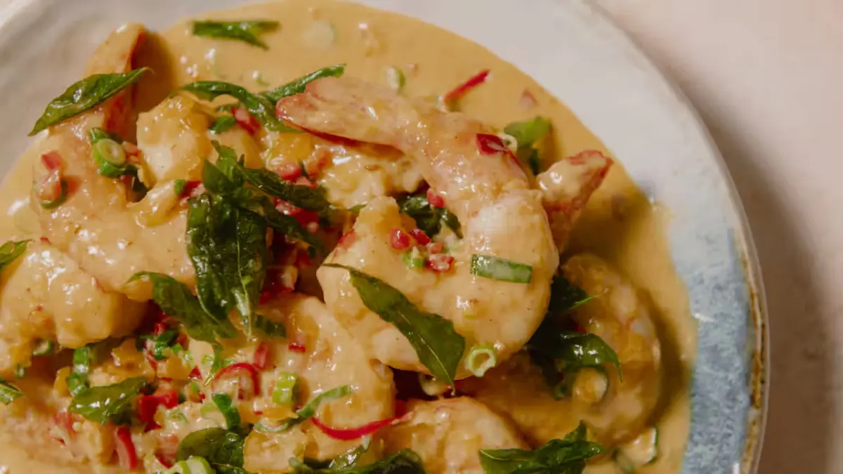 Hidangan udang telur asin pedas yang layak Anda coba. (SBS FOOD)