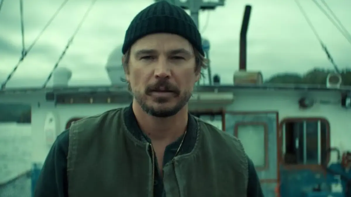 Josh Hartnett dalam serial Below. (Netflix)