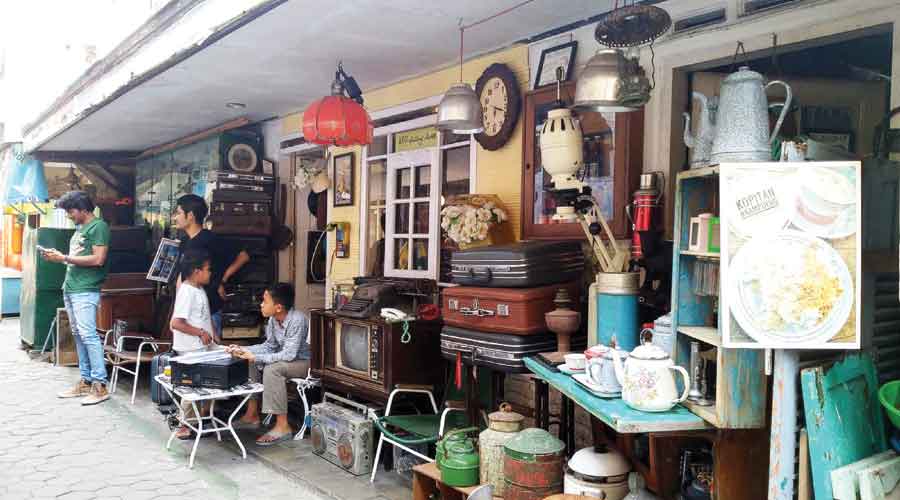 KE MASA LAMPAU: Suasana Kampung Kayutangan di Kota Malang. Pengunjung bisa mendapati cerita-cerita sejarah yang diceritakan pemilik rumah. SHABRINA P ARAMACITRA/ JAWA POS