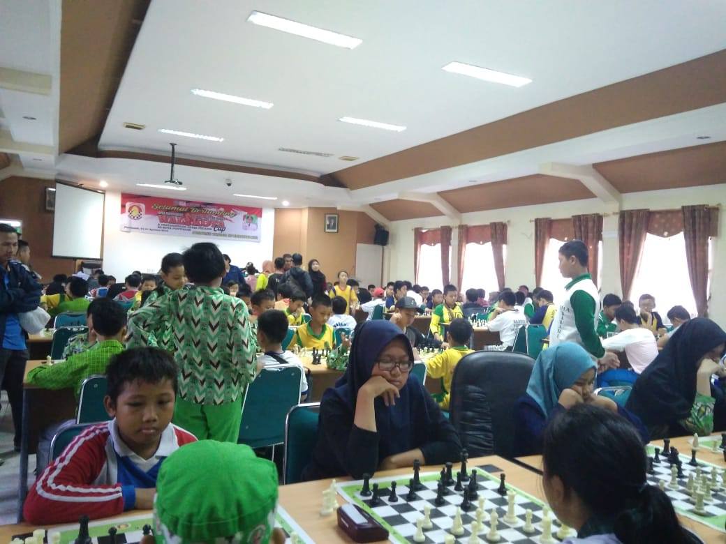CATUR : Open Tournament Catur Walikota Cup resmi digelar pada Sabtu (24/8) di Aula Bappeda Kota Pontianak. Open Tournament kali ini digelar selama dua hari Sabtu dan Minggu 24-25 Agustus 2019. RIESALA ANVAR/PONTIANAK POST