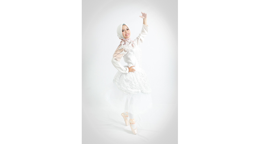 Dwi Oktariani, M.Pd // Dosen & Penari