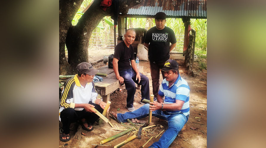 Proses pembuatan senggayong. DANANG PRASETYO/PONTIANAK POST