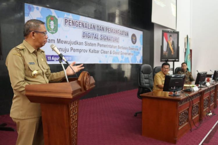 DIGITAL : Gubernur Kalbar Sutarmidji saat membuka kegiatan pengenalan dan pemanfaatan digital signature, Senin (19/8). HUMPRO KALBAR FOR PONTIANAK POST
