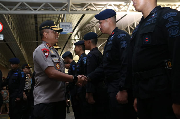 Berangkat: Sebanyak 180 Personel Satbrimob Polda Kalbar diberangkatkan ke Papua dalam rangka Operasi Aman Nusa 1 BKO Polda Papua Tahun 2019. HUMAS POLDA KALBAR 