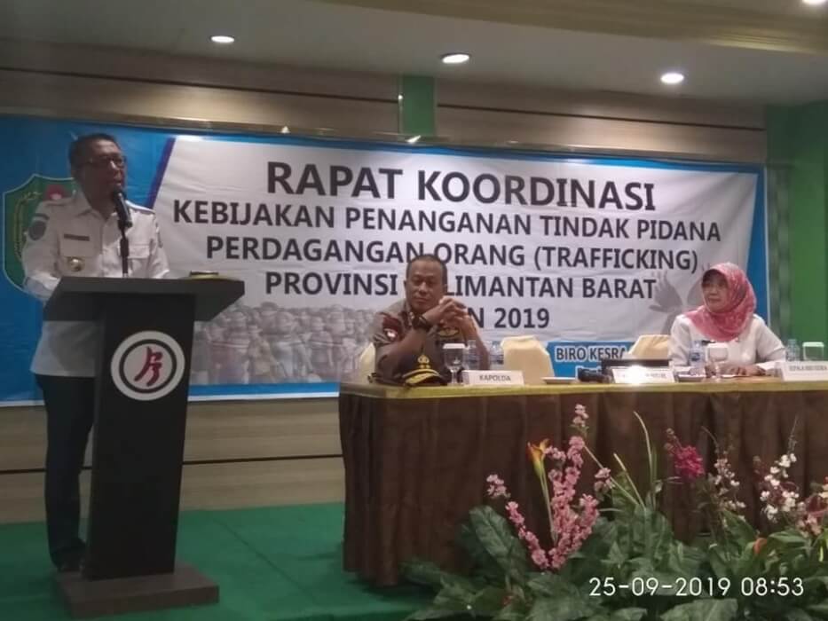 RAKOR TPPO: Gubernur Kalbar Surtarmidji saat berbicara pada Rapat Koordinasi (Rakor) Kebijakan Tindak Pidana Perdagangan Orang (TPPO), beberapa waktu lalu di Pontianak. PAGE FACEBOOK MIRACLES ARIZONA