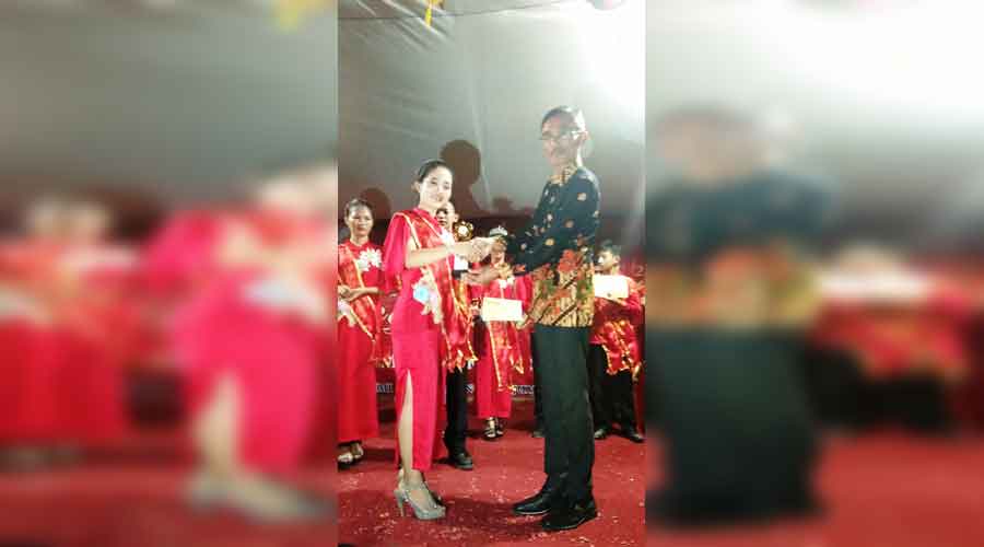 hadiah: Penyerahan hadiah buat meimei kota Pemangkat 2020.Istimewa/PONTIANAKPOST