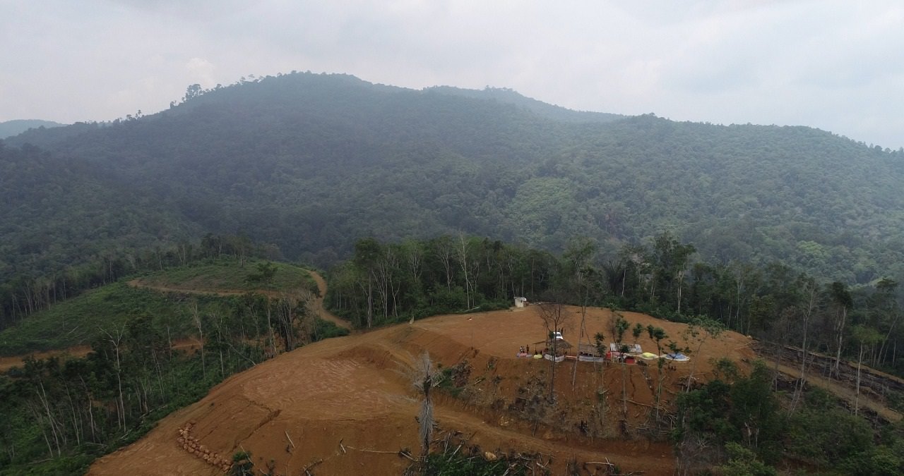 INDAH: Pemandangan Bukit Angkih dari udara memperlihatkan deretan perbukitan yang memikat wisatawan untuk menghampiri lokasi tersebut.MIFTAH/PONTIANAKPOST