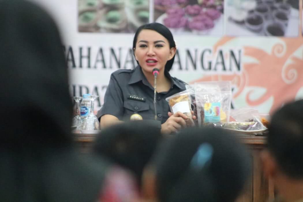 POTENSI PENDAPATAN: Bupati Landak saat menghadiri kegiatan festival pangan lokal B2SA tingkat Kabupaten Landak, Selasa (10/9). HUMAS PEMKAB