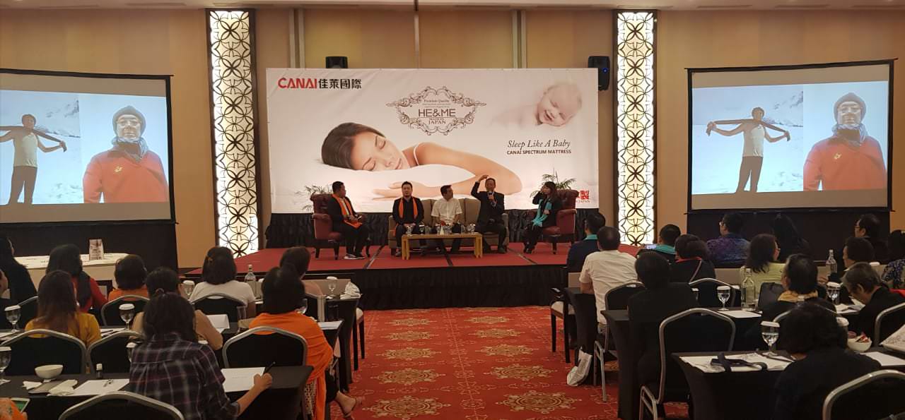 Sinshe Lim membawakan materi Penting nya Nutrisi bagi Kesehatan, mendapat sambutan hangat dari hadirin.